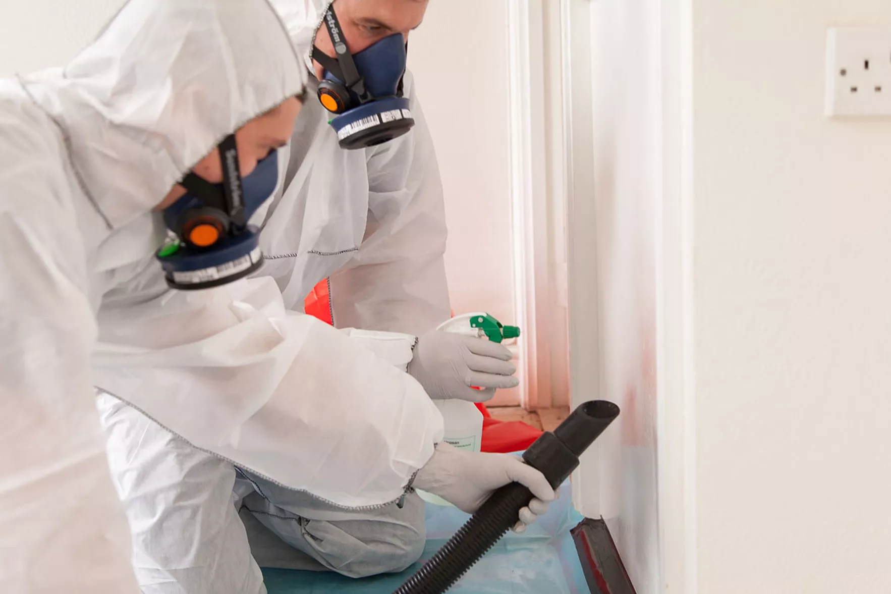 Asbestos surveyor in Leicester Square - WC2 inspecting a property safely